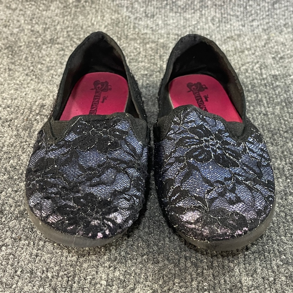 *Disney Descendants Kid’s Lace Slip-on Flat shoes Sz 2.5